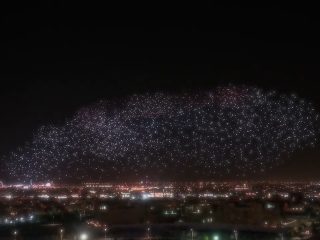 Noor Riyadh Festival, migliaia di droni per la performance (un po’ inquietante) di Studio Drift
