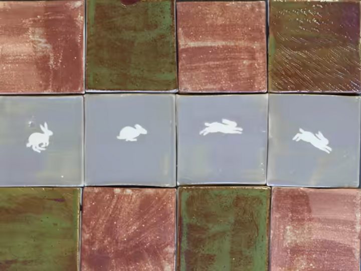 La ceramica prende vita, nel video in stop-motion di Julia Fernandez