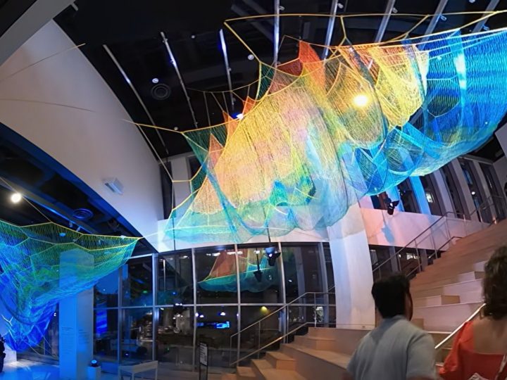 Una scultura di dati: l’installazione di Janet Echelman al MIT raccontata in un video